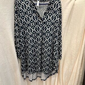 GUC 2X Paisley Grace Women's Navy and White Geometric Top